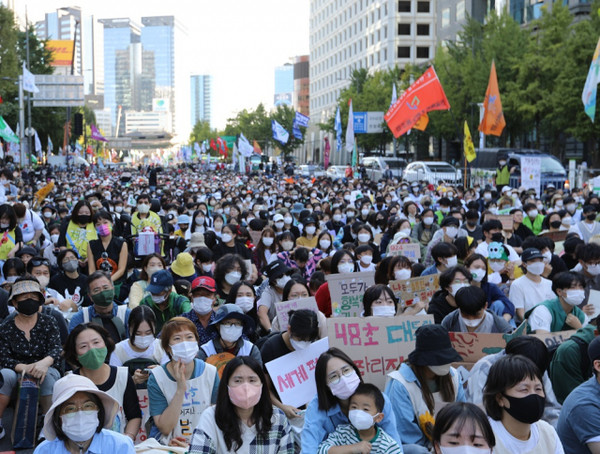 24일 서울 시청역, 숭례문 인근에 3만5000명(주최 측 추산)이 모여 '기후정의행진'을 진행했다. photo 프레시안