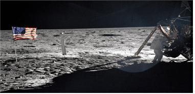 달에 연착륙한 아폴로 11호의 선장 닐 암스트롱 photo 김재민